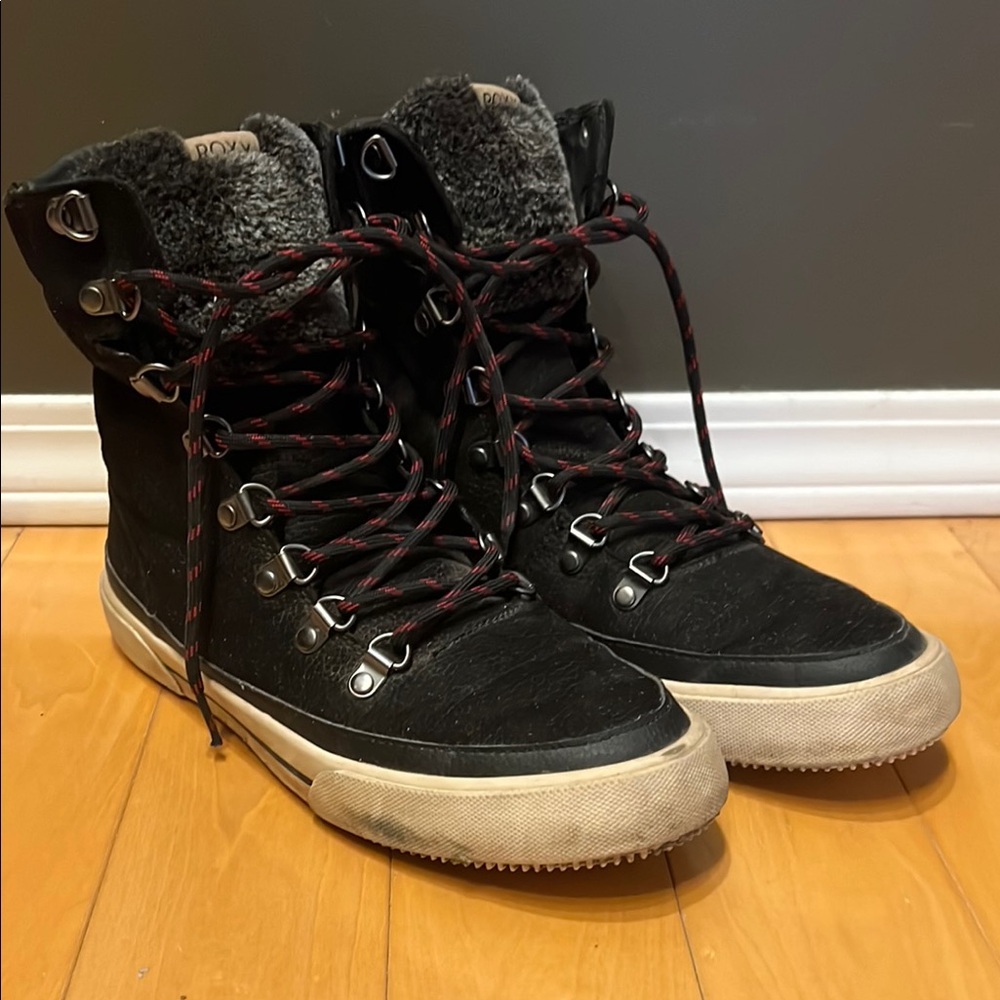 Black Roxy High-Top Sneakers with Red Laces